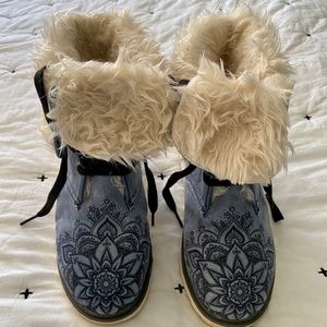 Yes We Vibe Polar Boots
